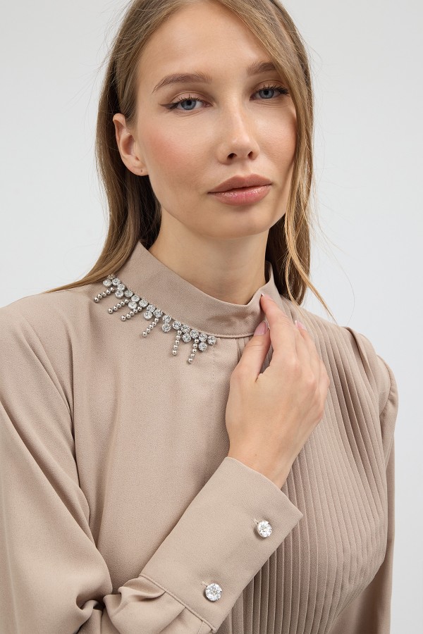 Piliseli Kemerli Elbise - Bej