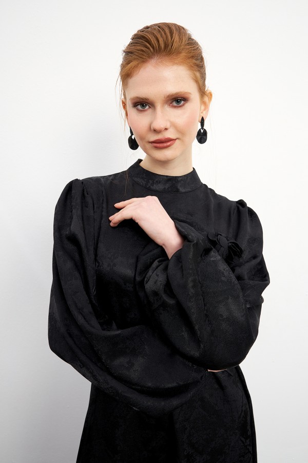 Gül Detaylı Jakar Elbise - Siyah