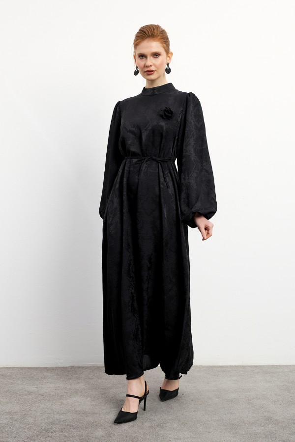 Gül Detaylı Jakar Elbise - Siyah