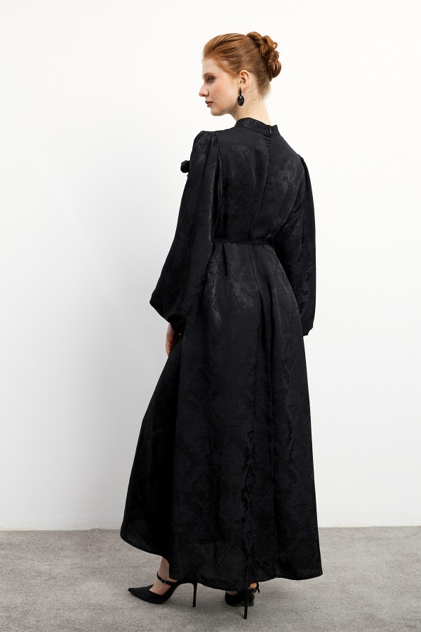 Gül Detaylı Jakar Elbise - Siyah