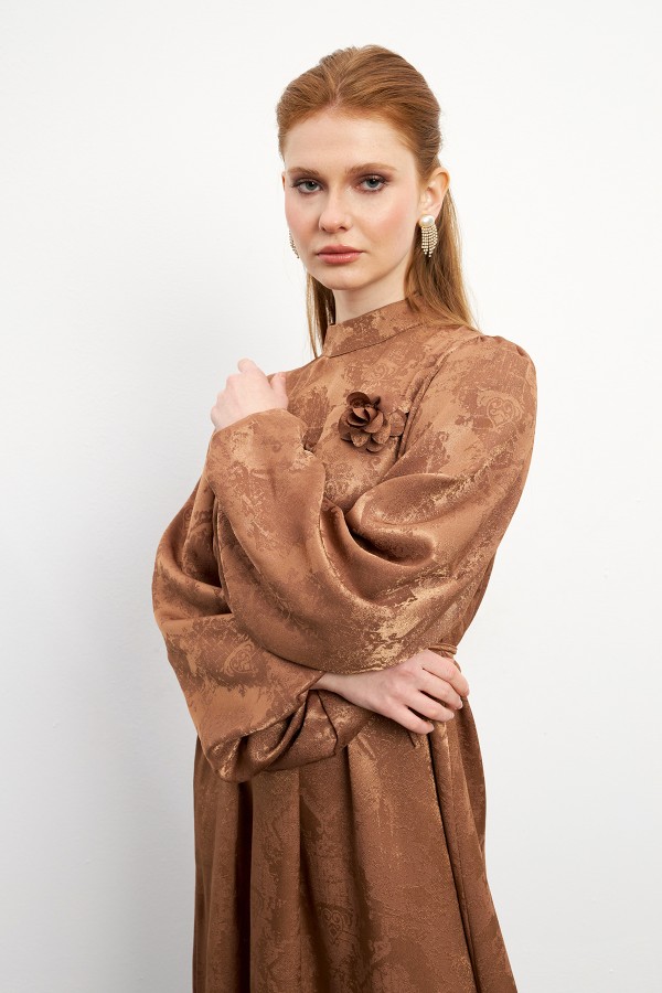 Gül Detaylı Jakar Elbise - Camel