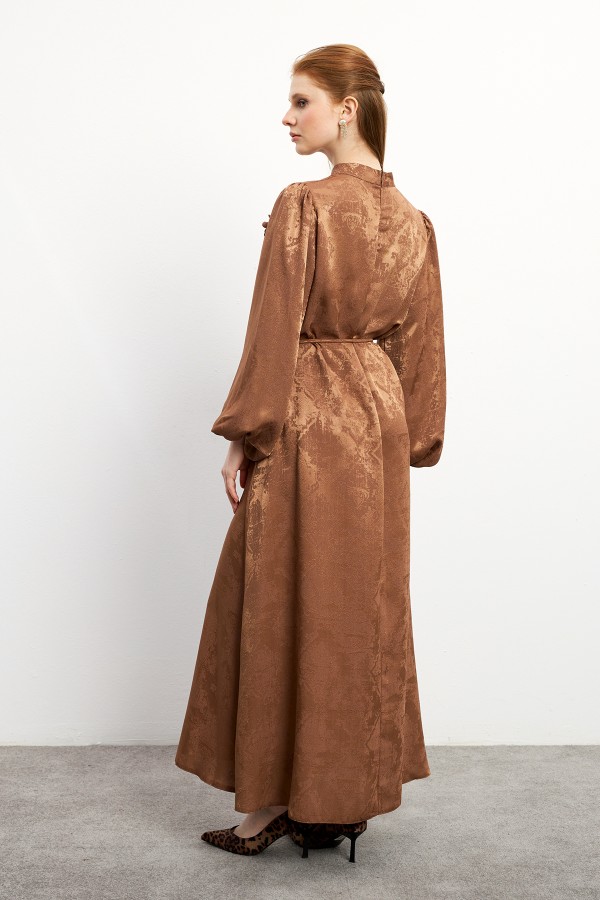 Gül Detaylı Jakar Elbise - Camel