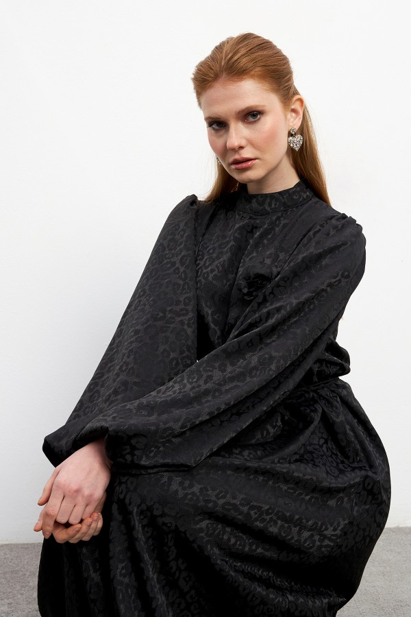 Valen Gül Detaylı Jakar Elbise - Siyah