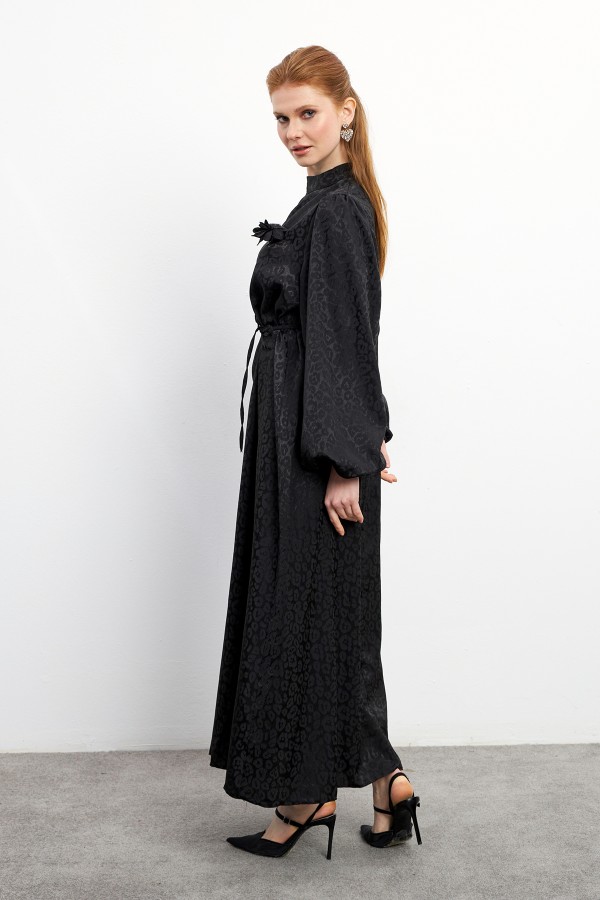 Valen Gül Detaylı Jakar Elbise - Siyah