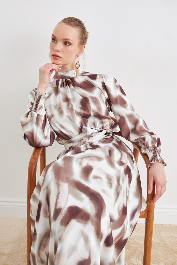 Desenli Saten Elbise - Kahve