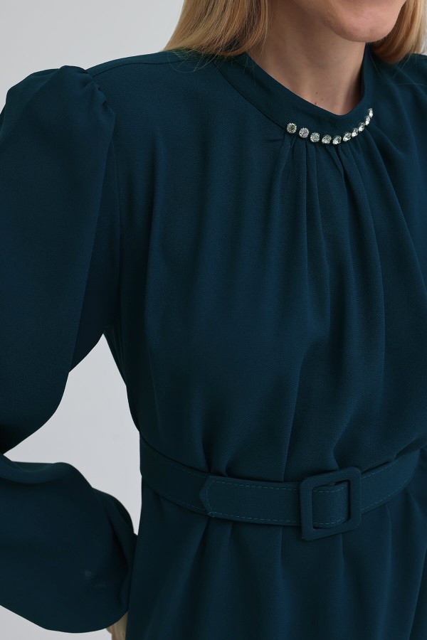 Yakası Taşlı Kemerli Elbise - Petrol