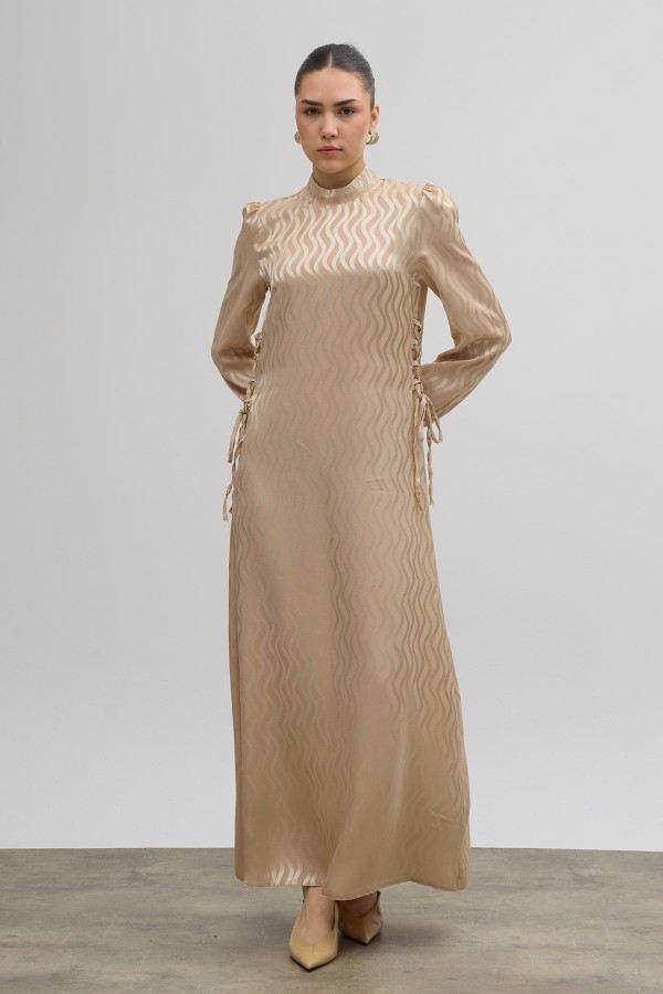 Yan Bağcık Detaylı Jakar Elbise - Bej