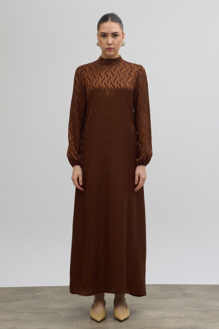 Yan Bağcık Detaylı Jakar Elbise - Kahve