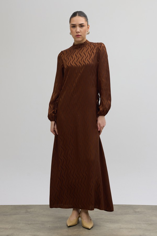 Yan Bağcık Detaylı Jakar Elbise - Kahve