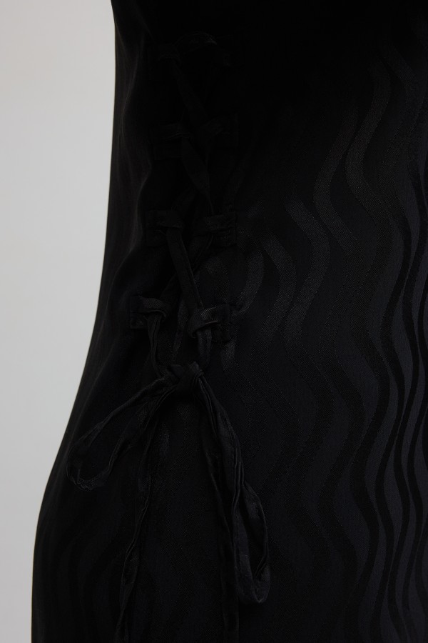 Yan Bağcık Detaylı Jakar Elbise - Siyah