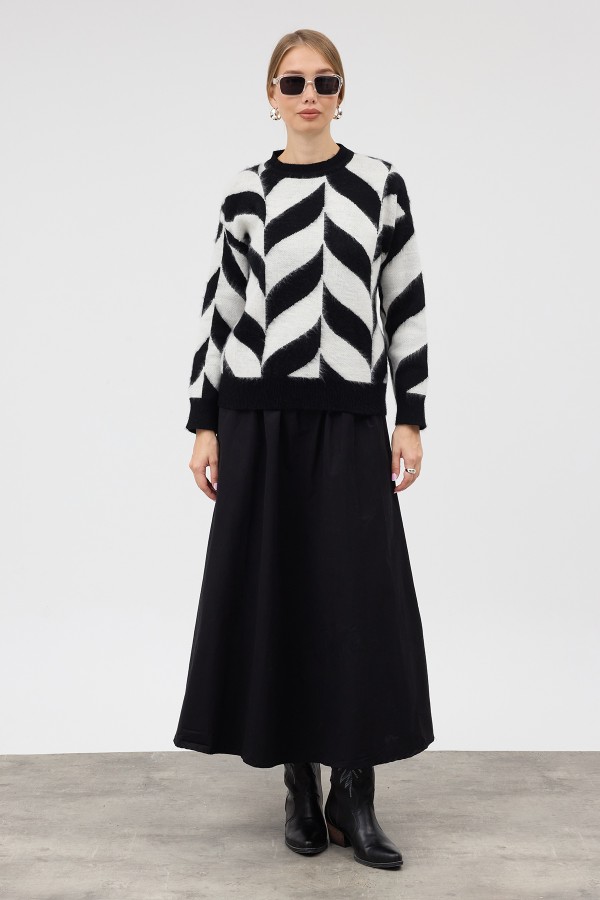 Crew Neck Patterned Knit Sweater - Black
