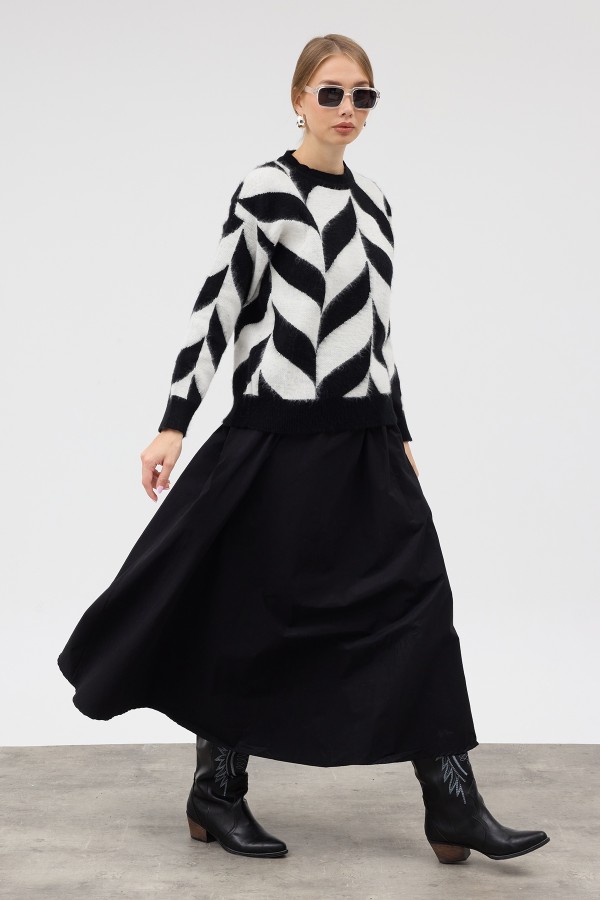Crew Neck Patterned Knit Sweater - Black