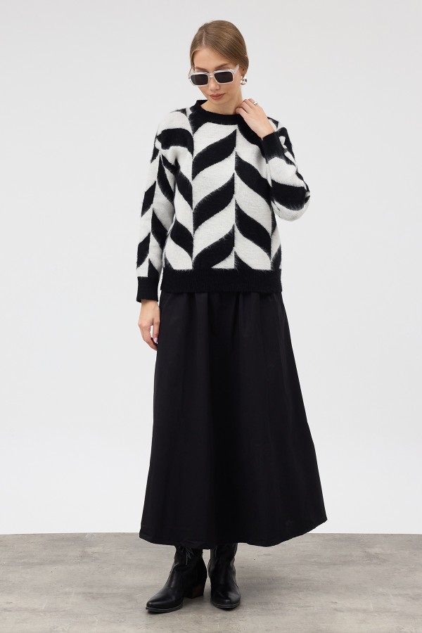 Crew Neck Patterned Knit Sweater - Black