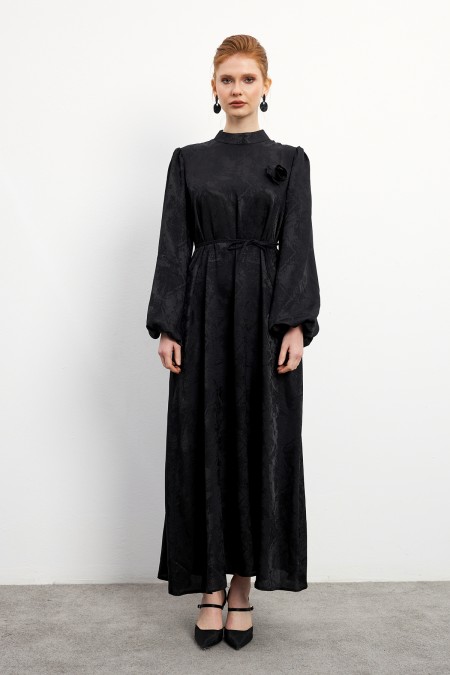 Gül Detaylı Jakar Elbise - Siyah