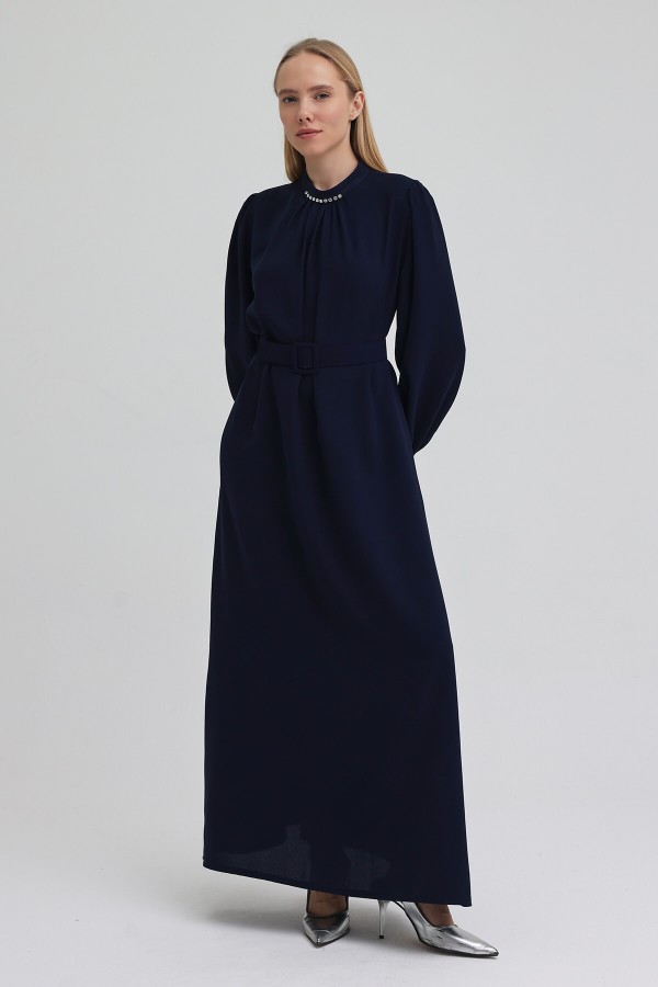 Yakası Taşlı Kemerli Elbise - Lacivert